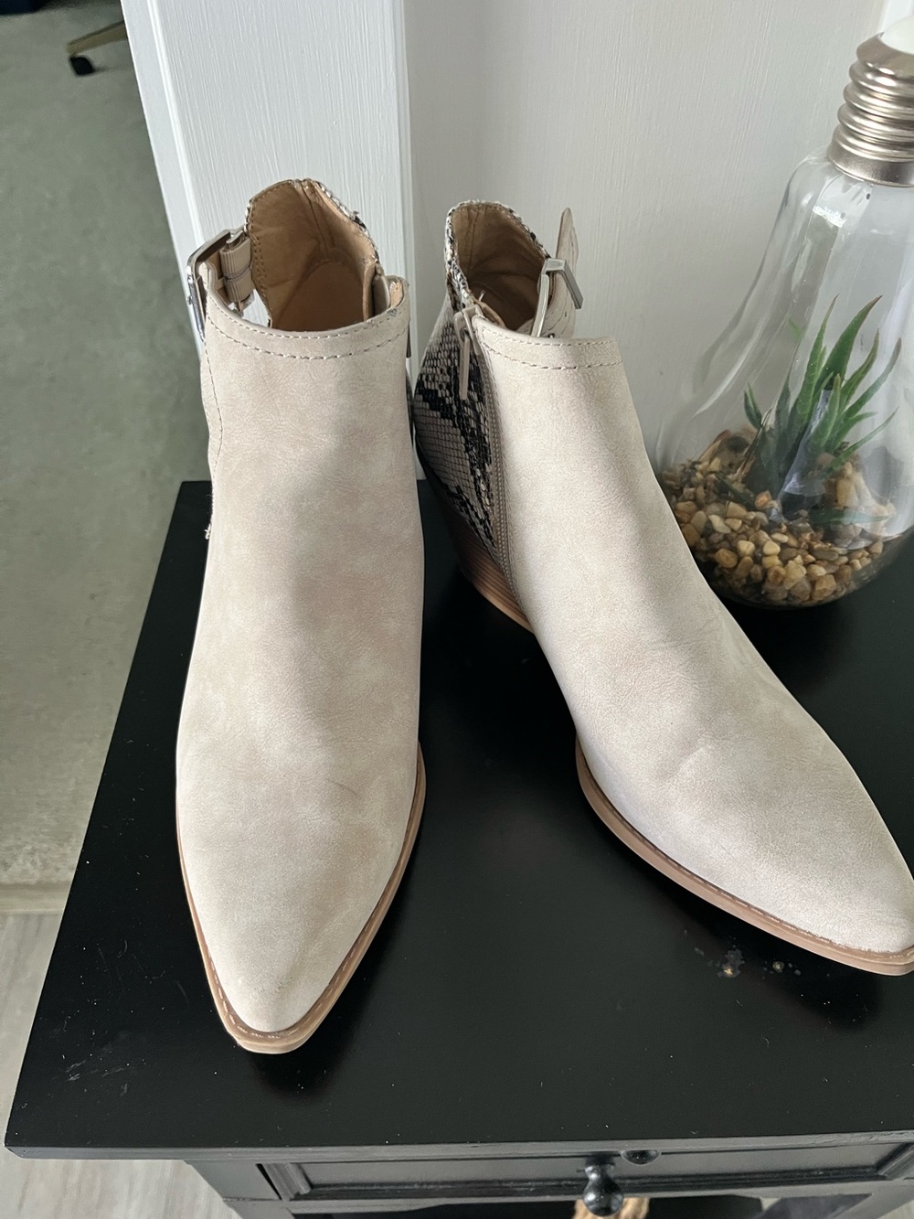 Seven Dials Queensbury Cream Booties Sz 8.5